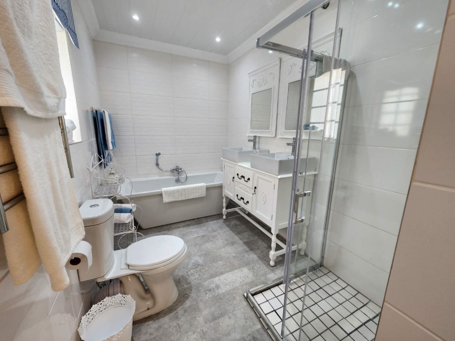 3 Bedroom Property for Sale in Vakansieplaas Western Cape